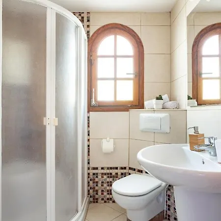 Casa Platano: Oceanview Oasis With Private Pool And Family-friendly Amenities Poris de Abona